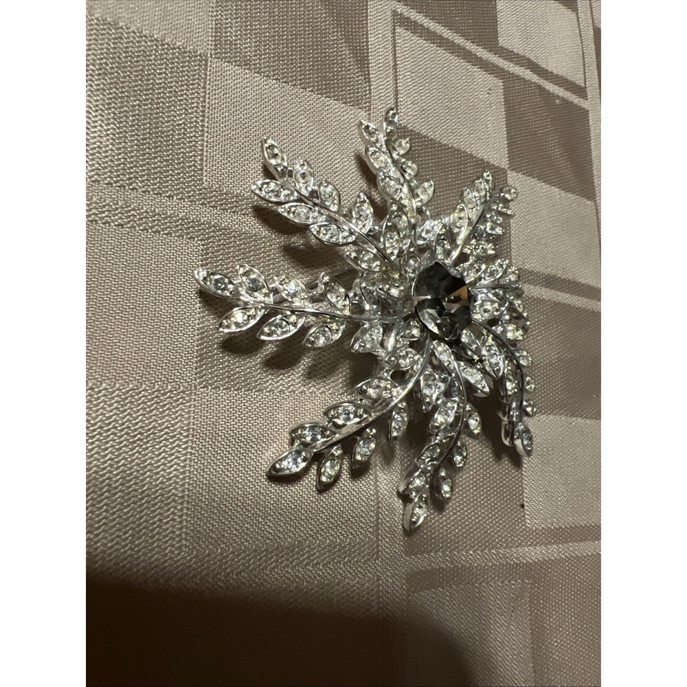 Sarah Coventry Evening Snowflake Large Smokey Rhinestone Brooch Pin 812 VTG - Picture 7 of 11